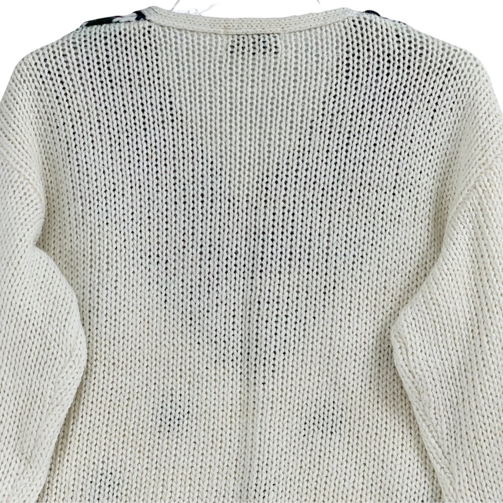 Vintage V-Neck Sweater Creamy White with Floral Detail Knitted by Hand,Currants - Picture 13 of 16